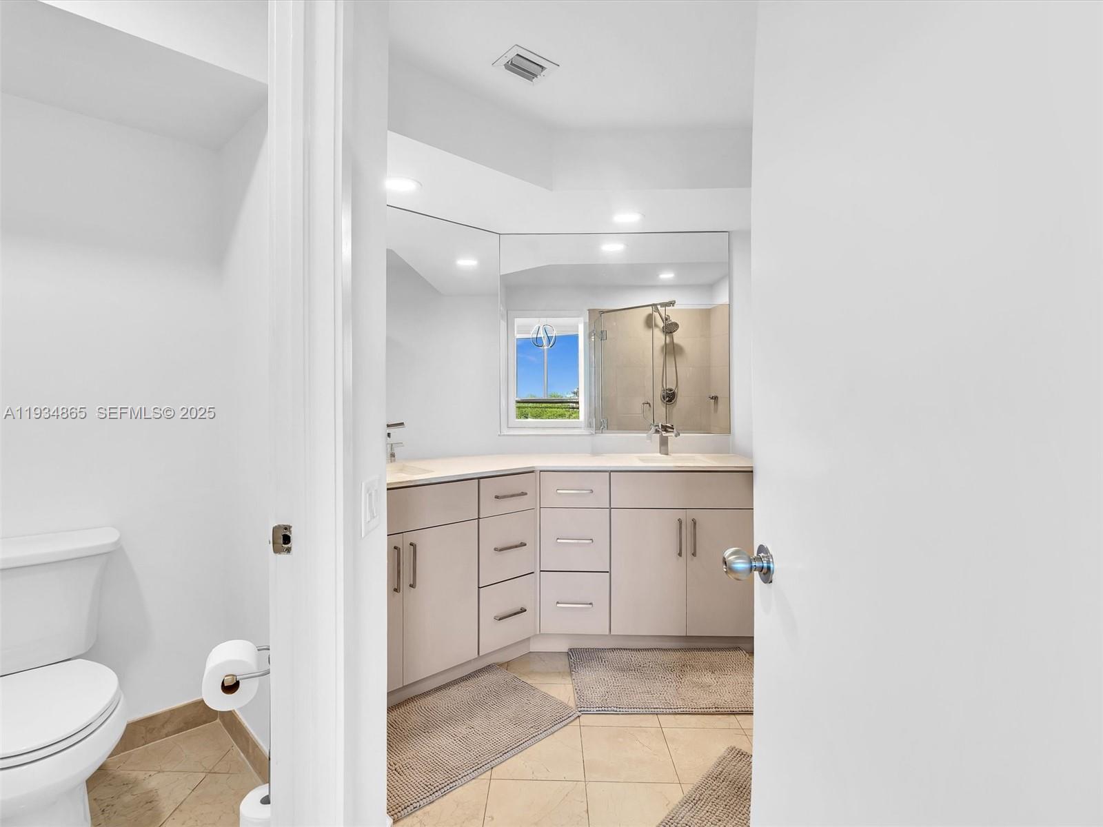 888 Brickell Key Dr #912, Miami FL 33131