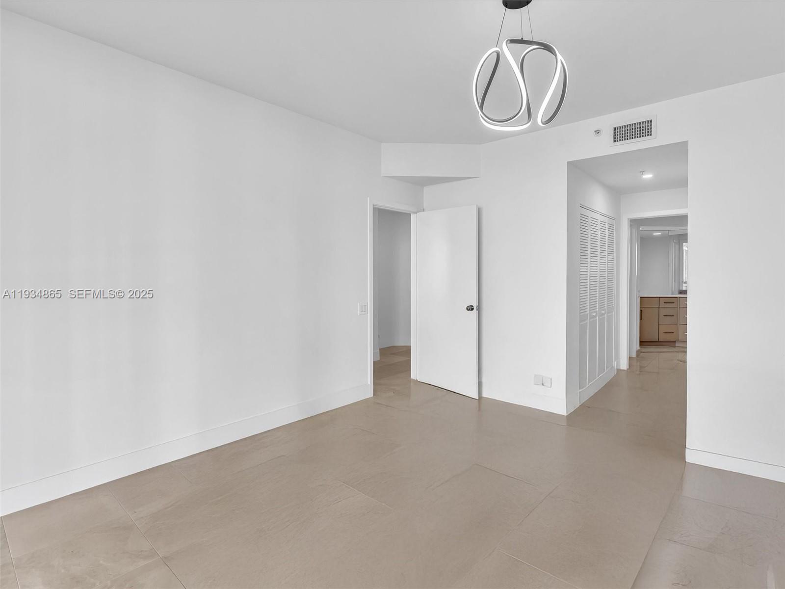 888 Brickell Key Dr #912, Miami FL 33131