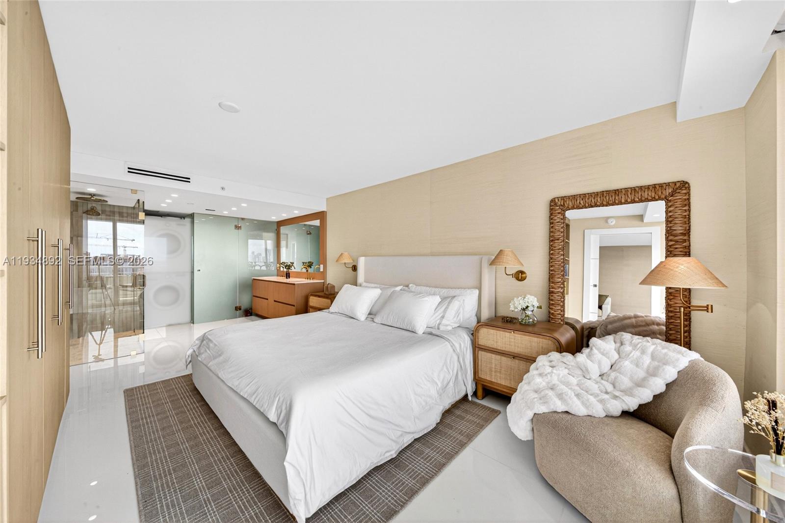 400 S Pointe Dr #1501, Miami Beach FL 33139