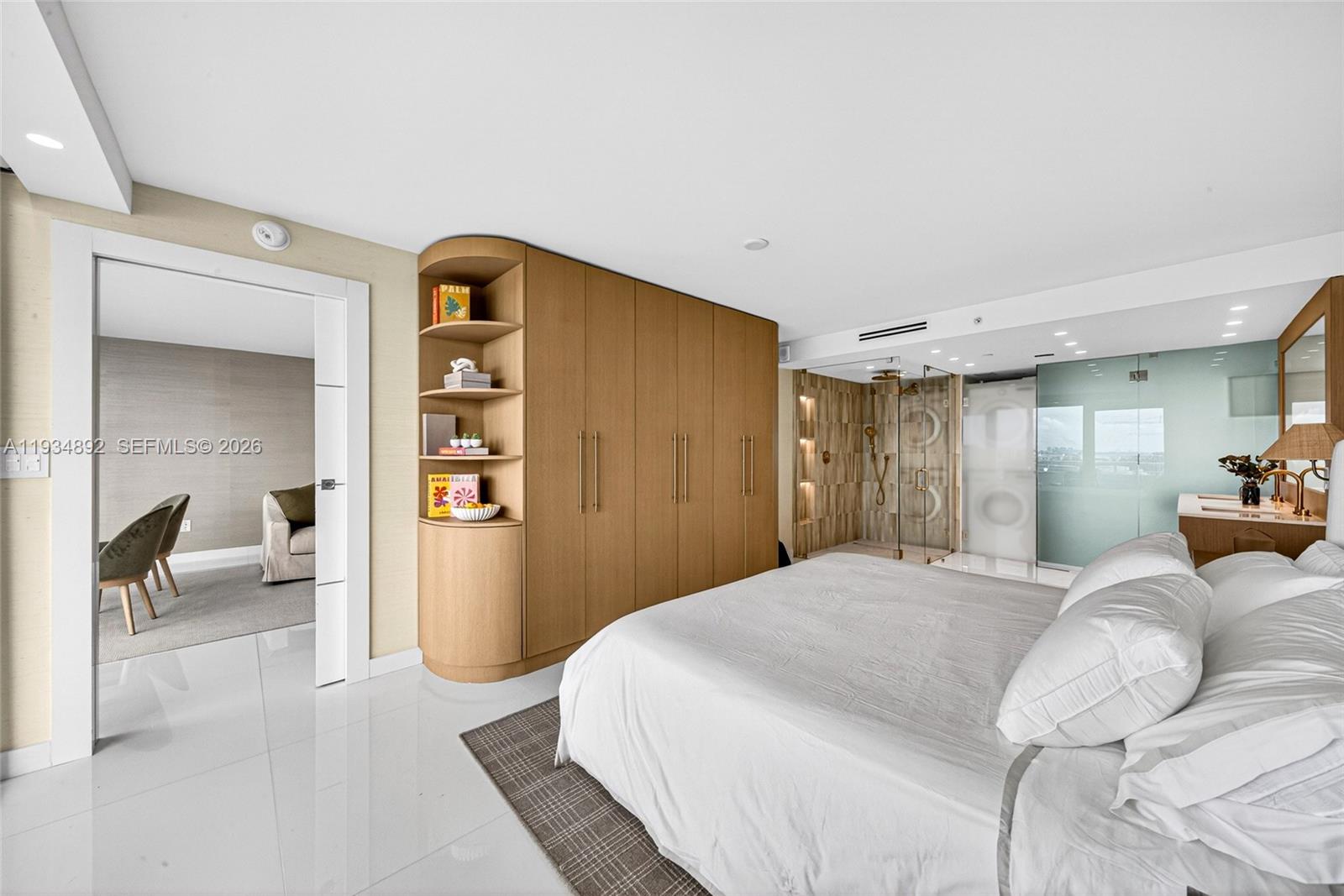 400 S Pointe Dr #1501, Miami Beach FL 33139