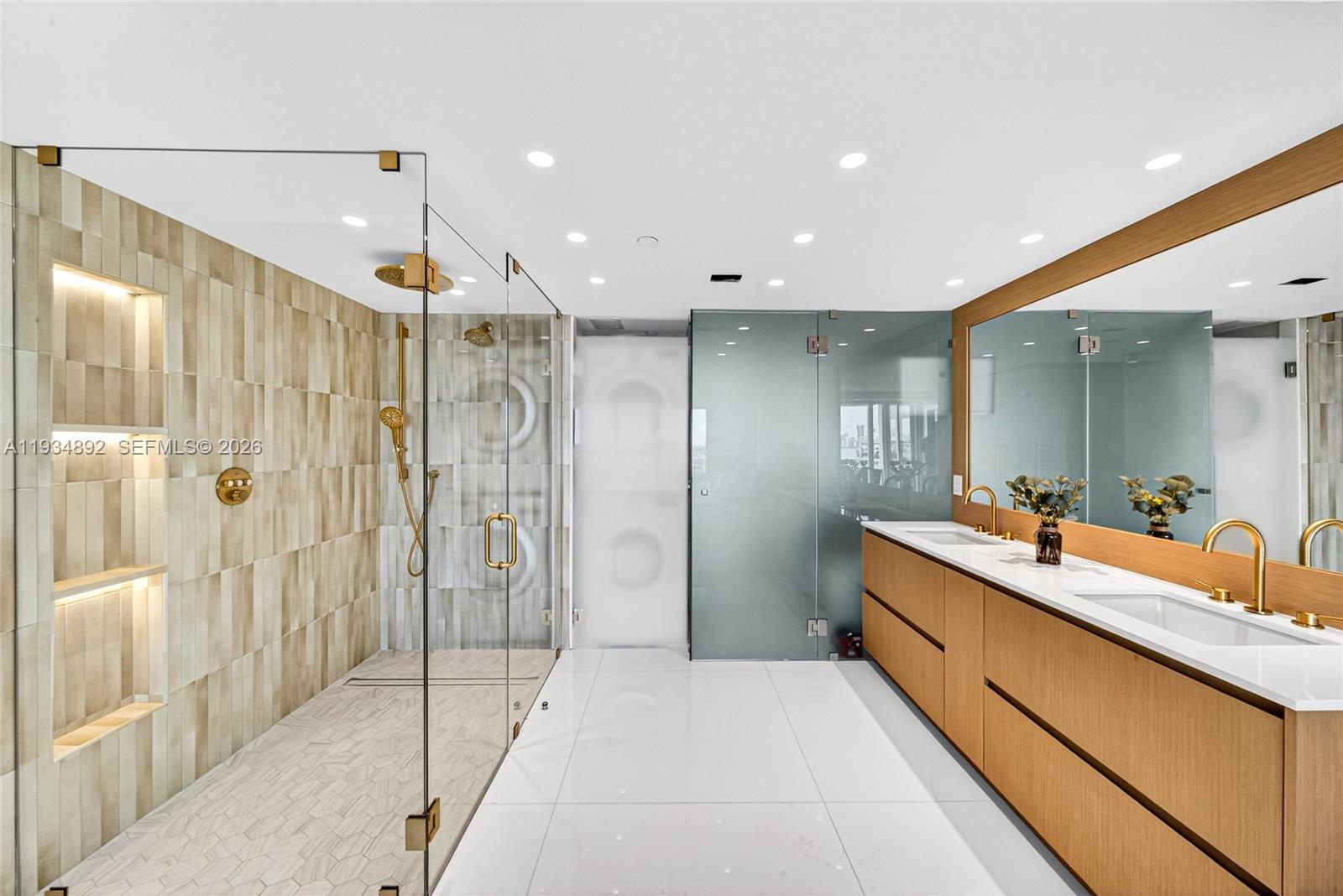 400 S Pointe Dr #1501, Miami Beach FL 33139