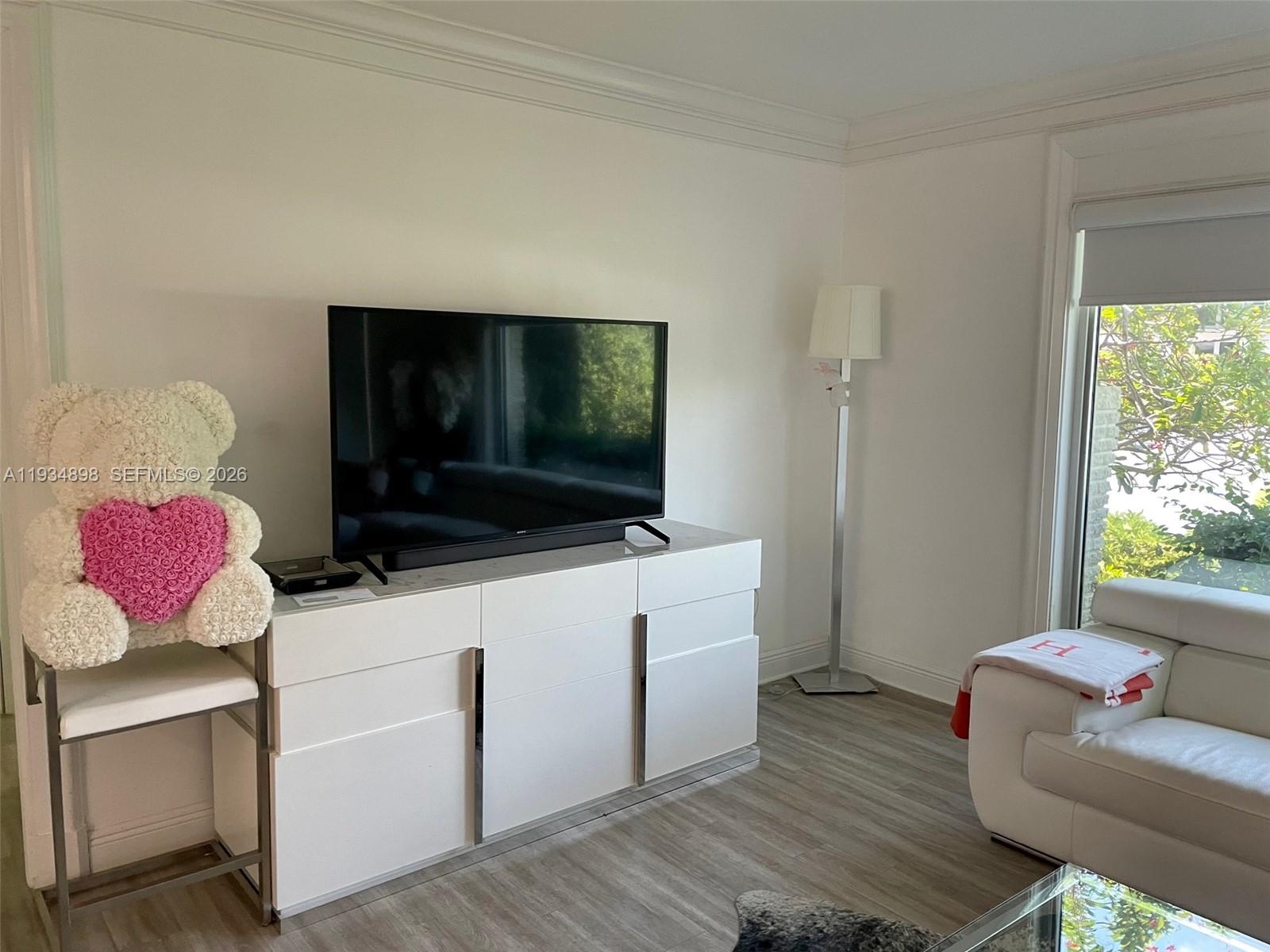 286 Bal Bay Dr #4, Bal Harbour FL 33154