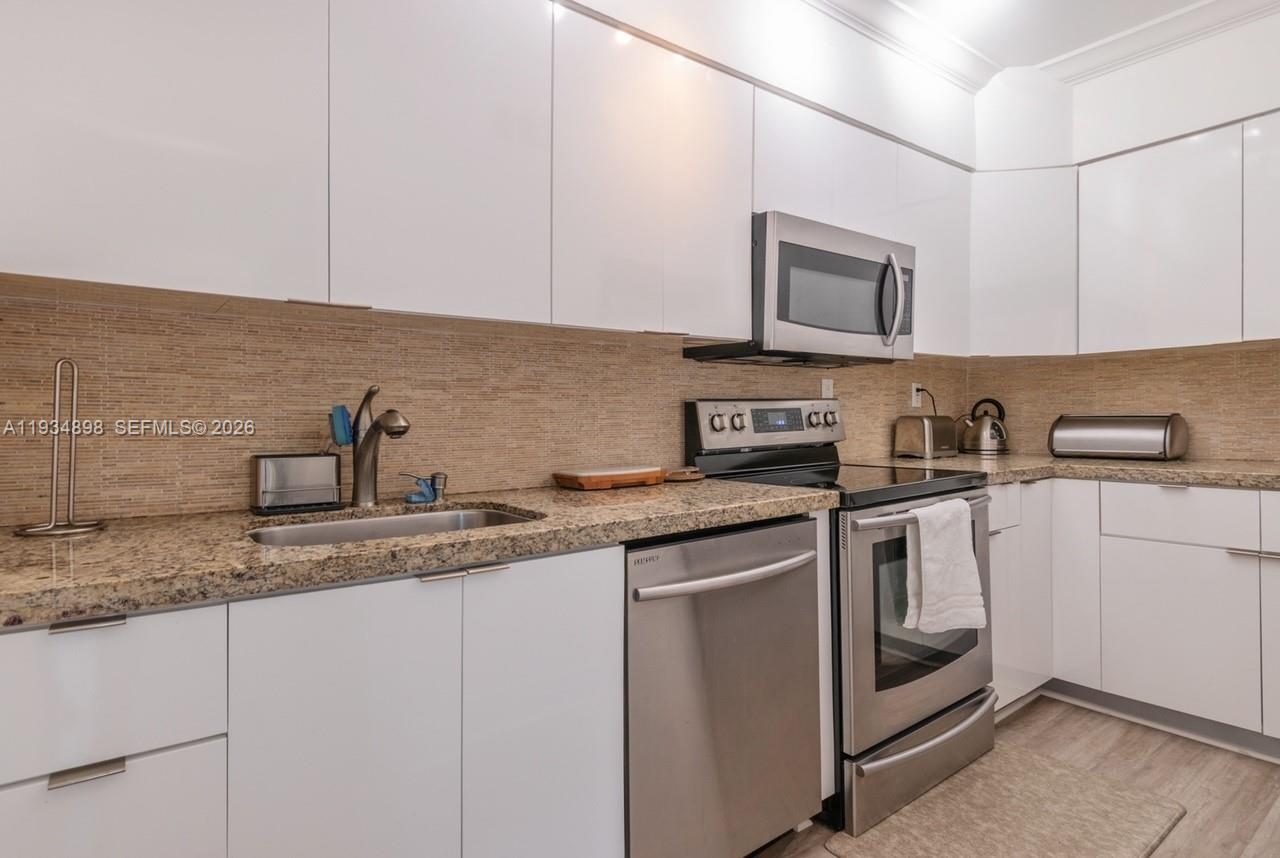 286 Bal Bay Dr #4, Bal Harbour FL 33154