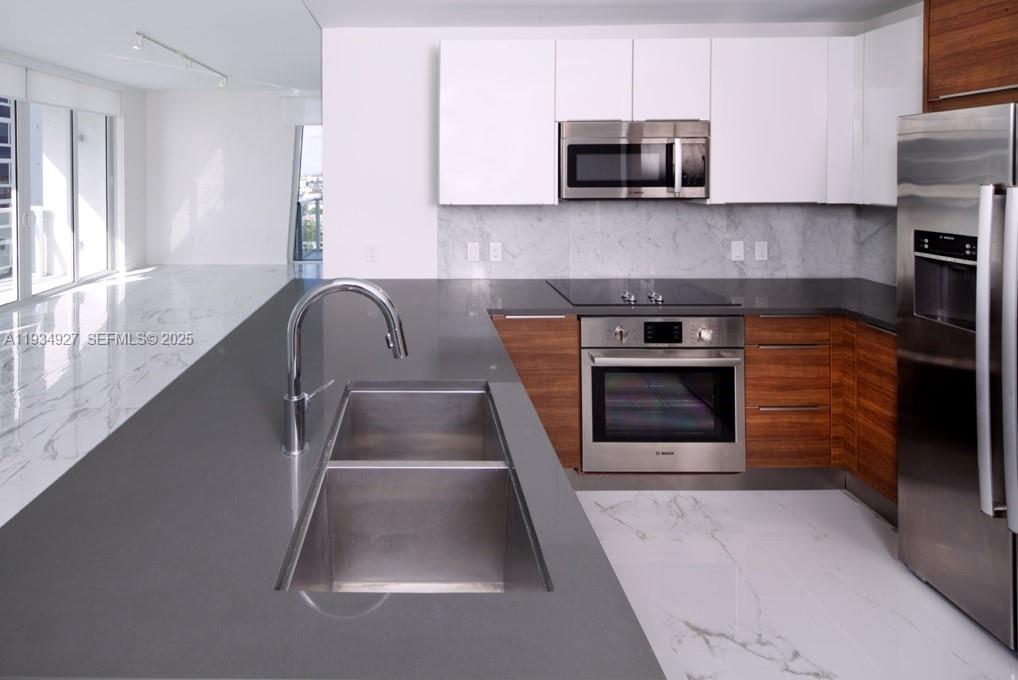 601 NE 27th #1003, Miami FL 33137
