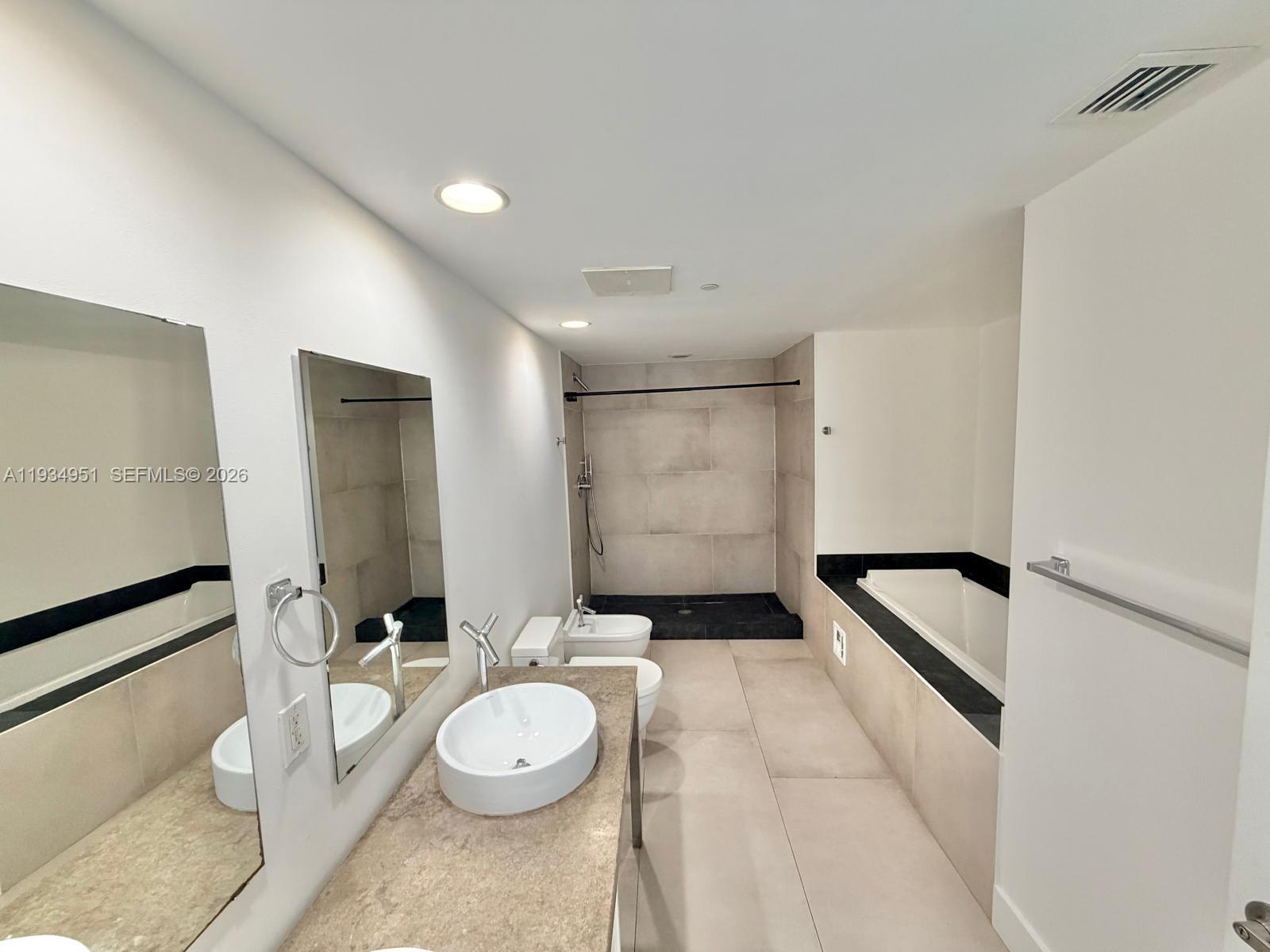 495 Brickell Ave #2610, Miami FL 33131
