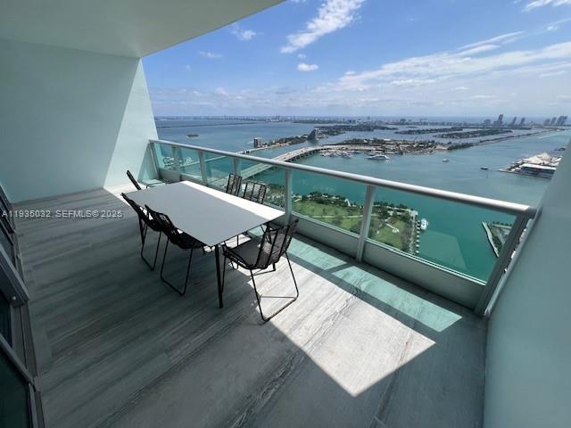 900 Biscayne Blvd #5605, Miami FL 33132
