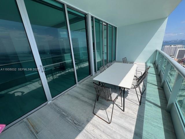900 Biscayne Blvd #5605, Miami FL 33132