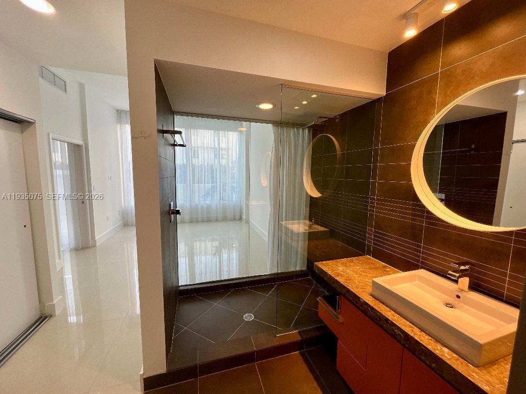 2100 Park Ave #104, Miami Beach FL 33139
