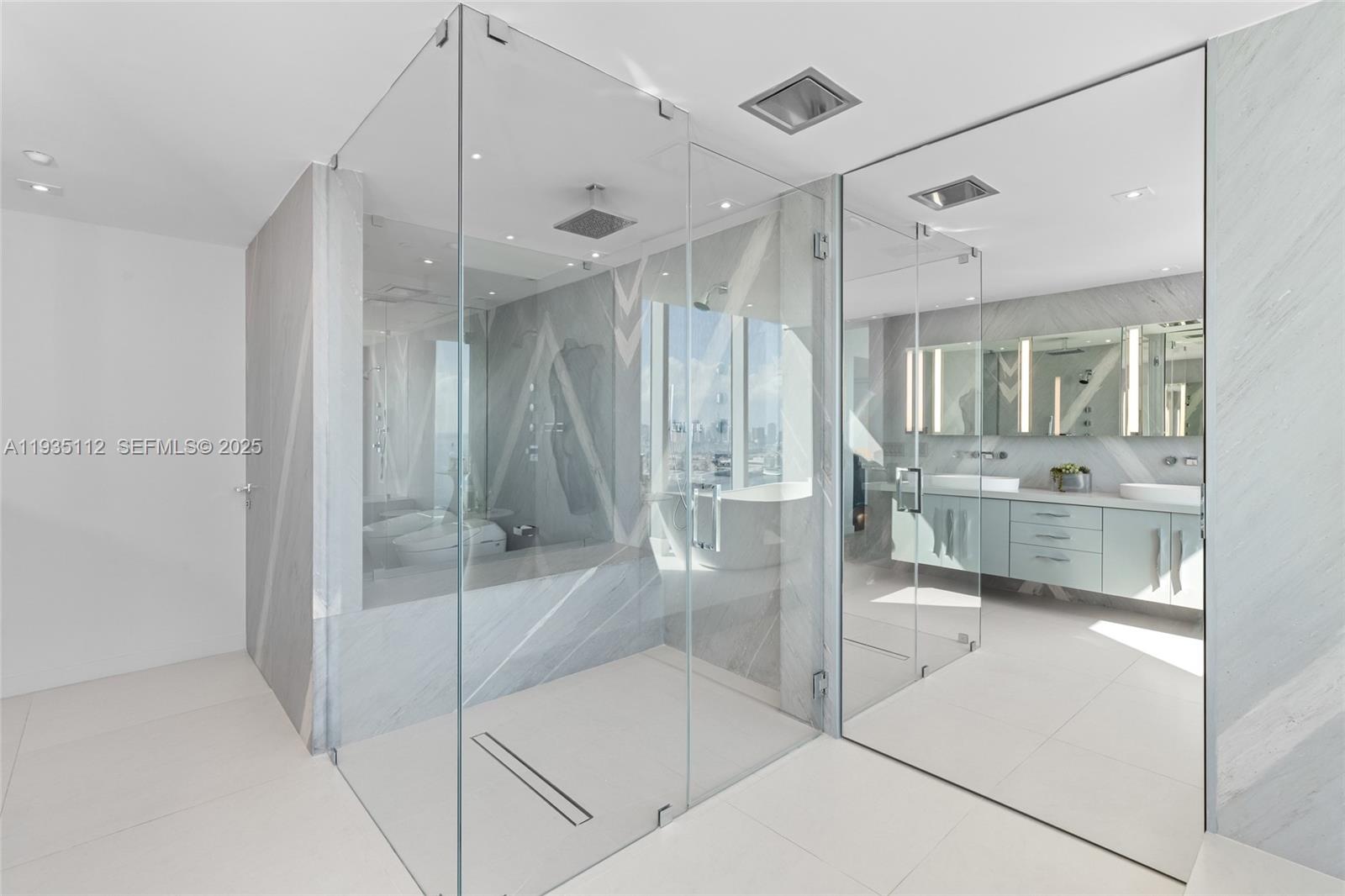 1000 S Pointe Dr #3501, Miami Beach FL 33139