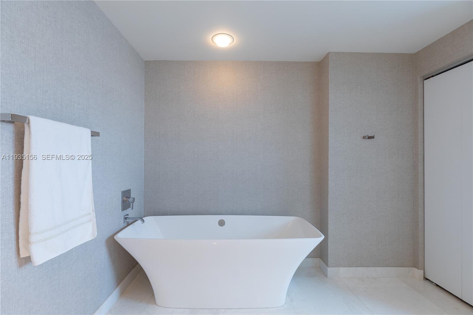 17301 Biscayne Blvd #908, North Miami Beach FL 33160
