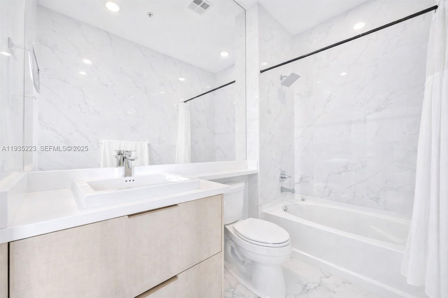 325 S Biscayne Blvd #14, Miami FL 33131