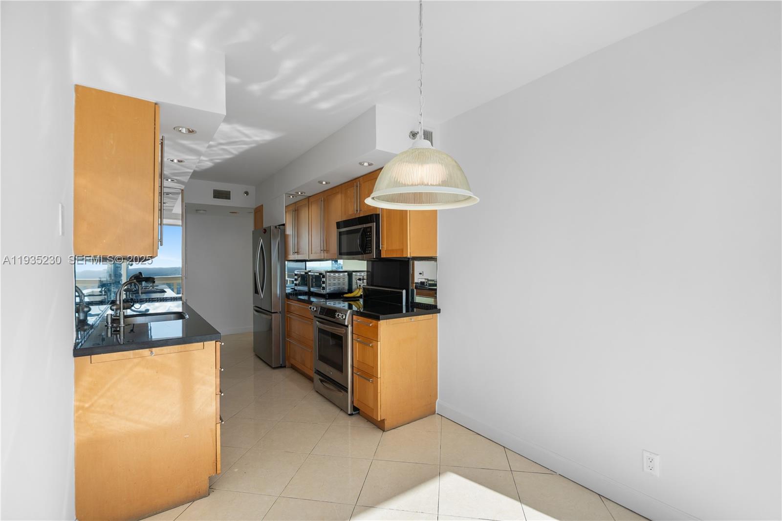 1000 W Island Blvd #3002, Aventura FL 33160