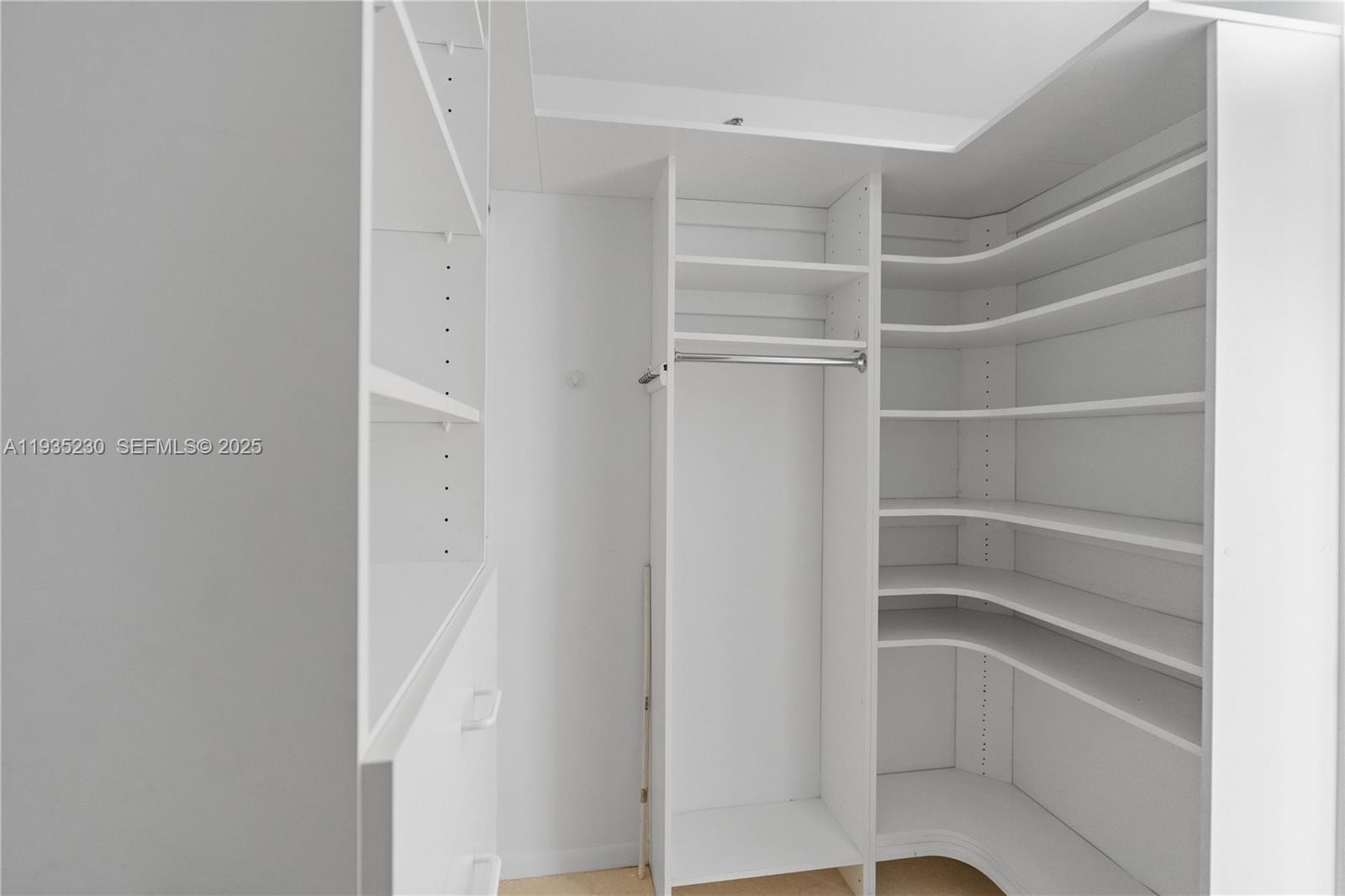 1000 W Island Blvd #3002, Aventura FL 33160