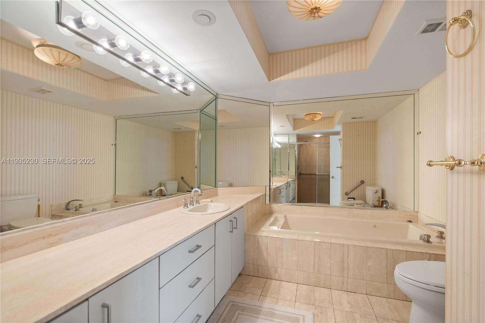 1000 W Island Blvd #3002, Aventura FL 33160