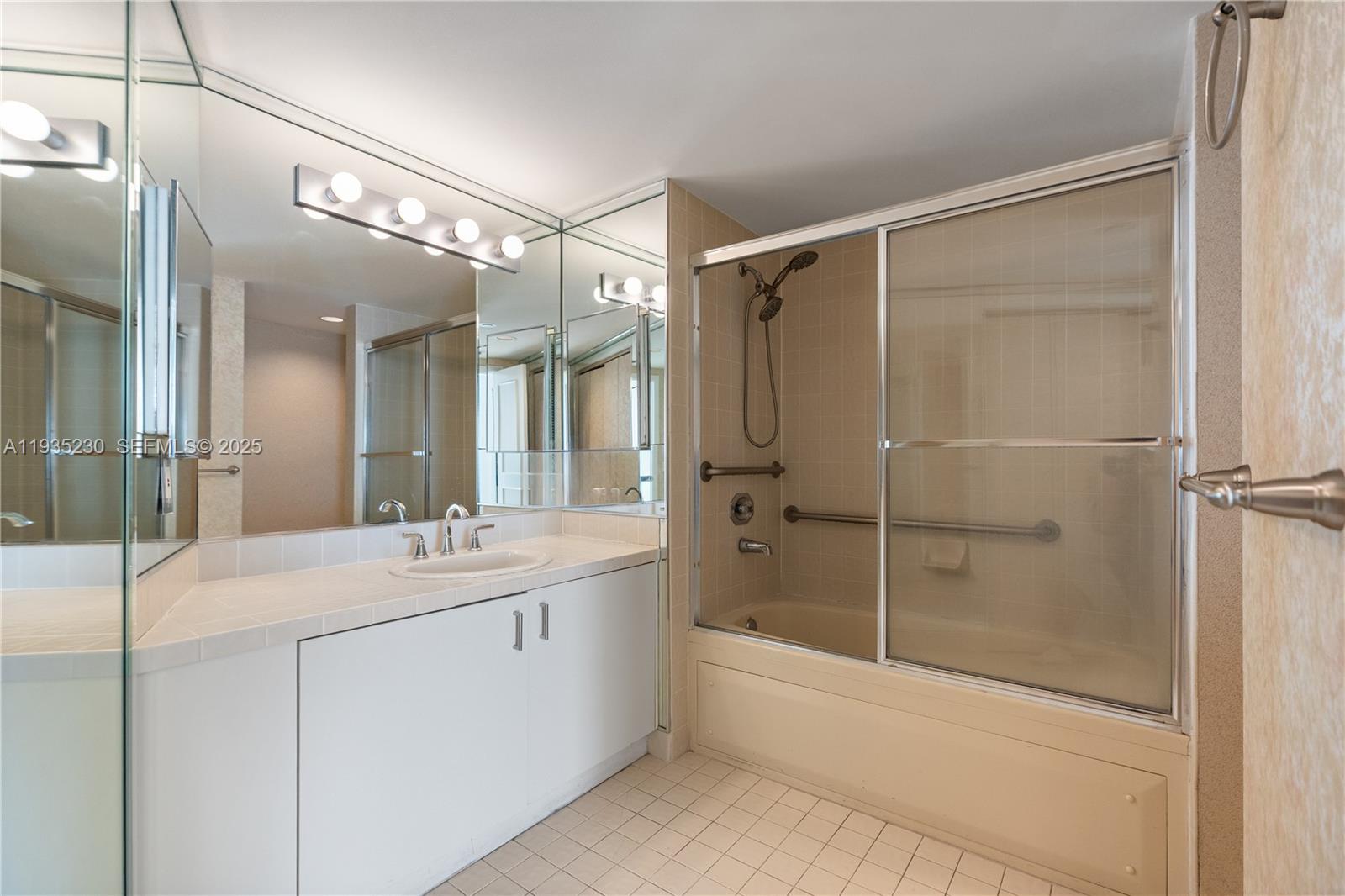 1000 W Island Blvd #3002, Aventura FL 33160