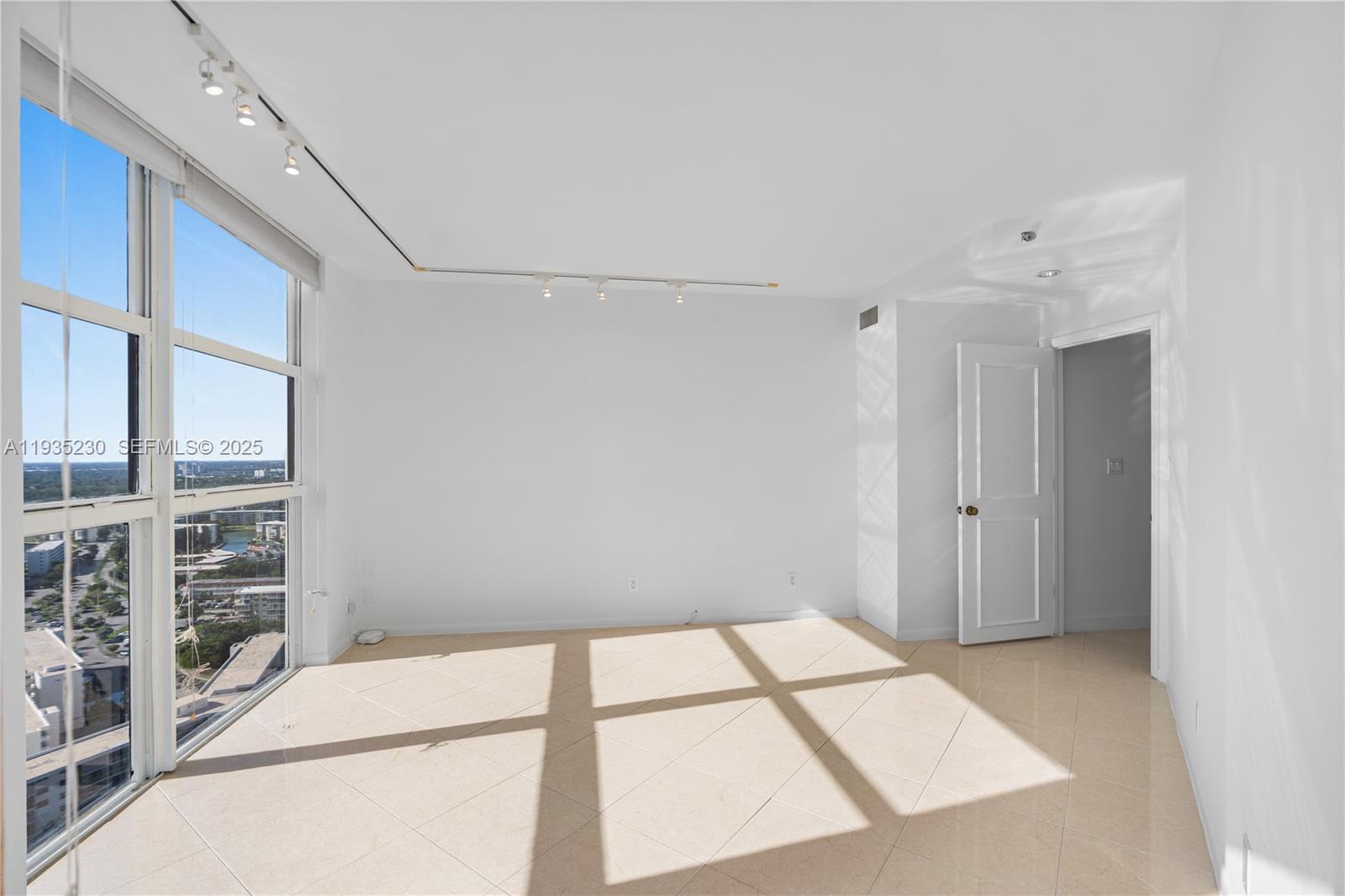 1000 W Island Blvd #3002, Aventura FL 33160
