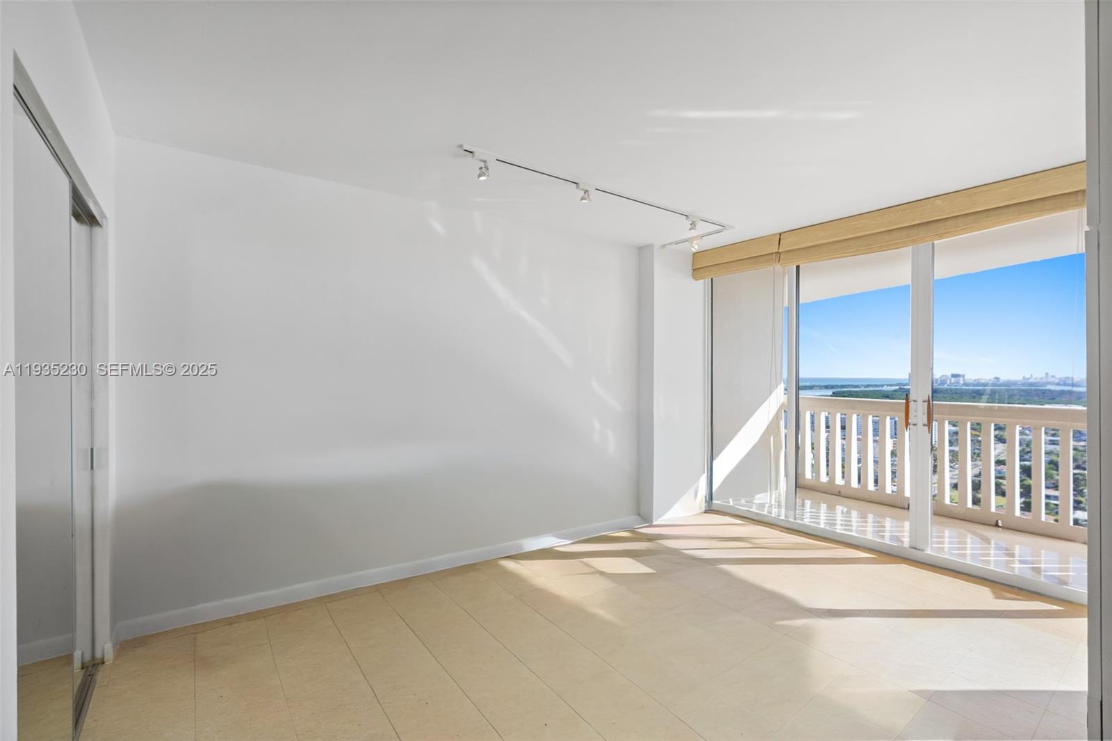 1000 W Island Blvd #3002, Aventura FL 33160