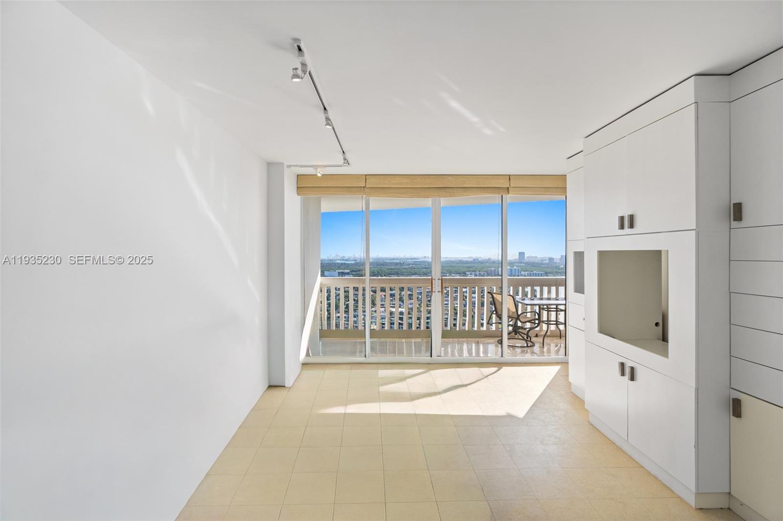 1000 W Island Blvd #3002, Aventura FL 33160