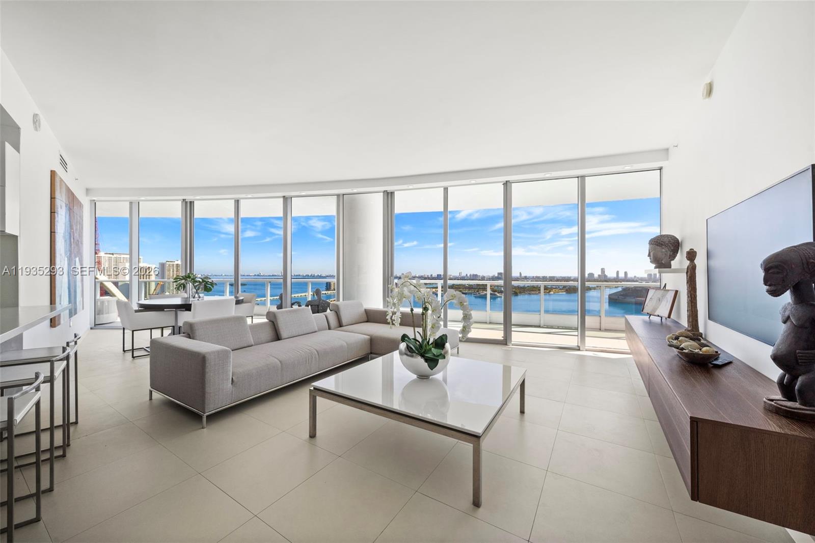 900 Biscayne Blvd #2106, Miami FL 33132