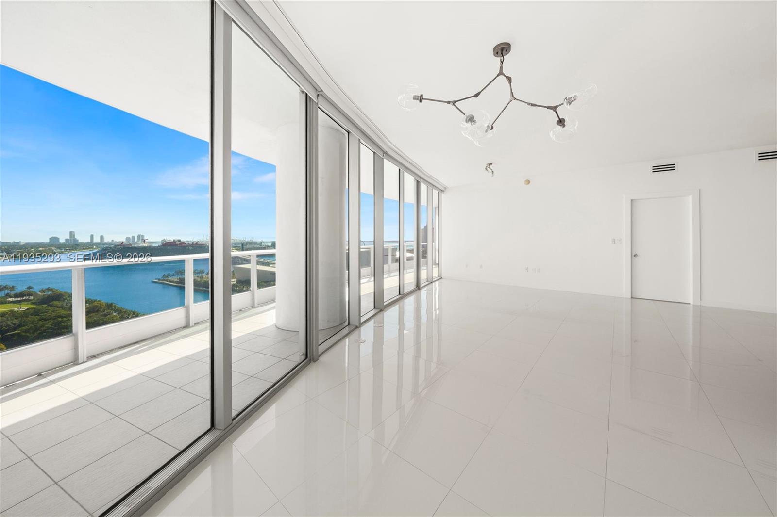 900 Biscayne Blvd #2106, Miami FL 33132