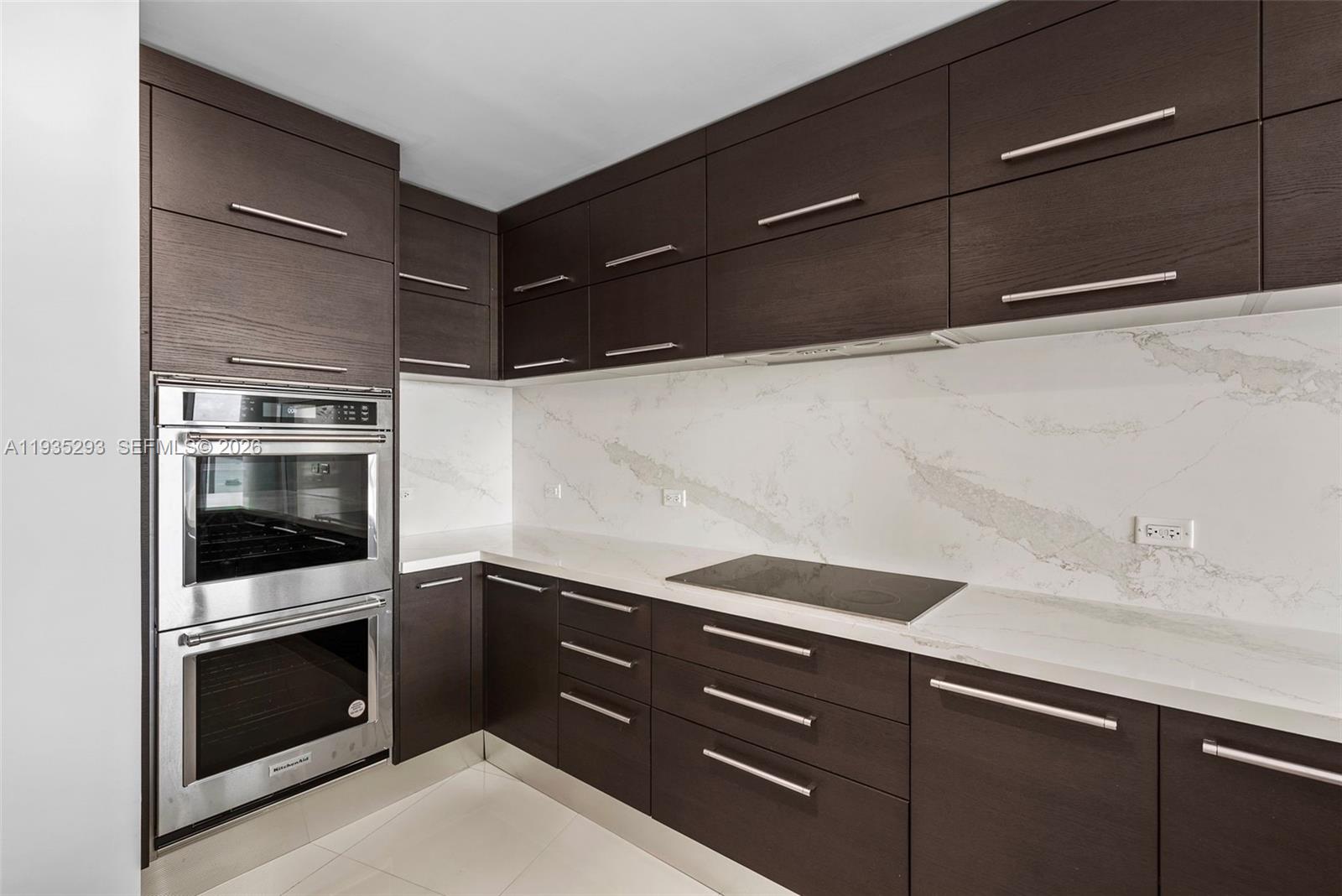 900 Biscayne Blvd #2106, Miami FL 33132