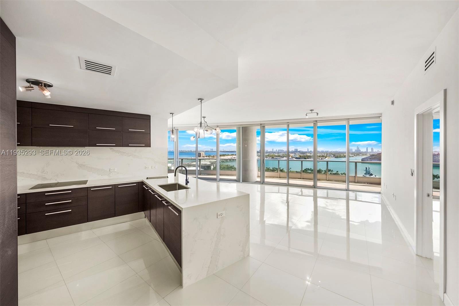 900 Biscayne Blvd #2106, Miami FL 33132