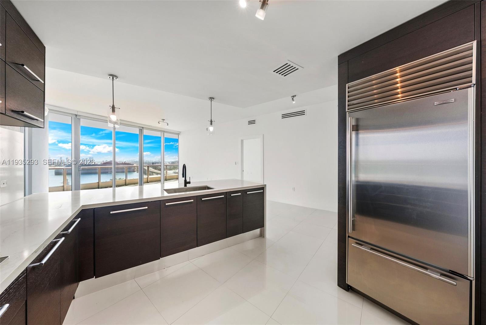 900 Biscayne Blvd #2106, Miami FL 33132