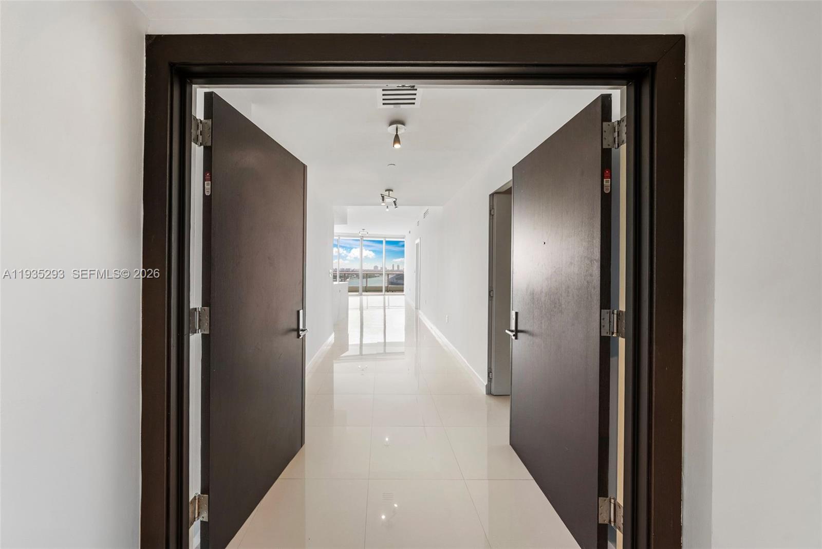 900 Biscayne Blvd #2106, Miami FL 33132