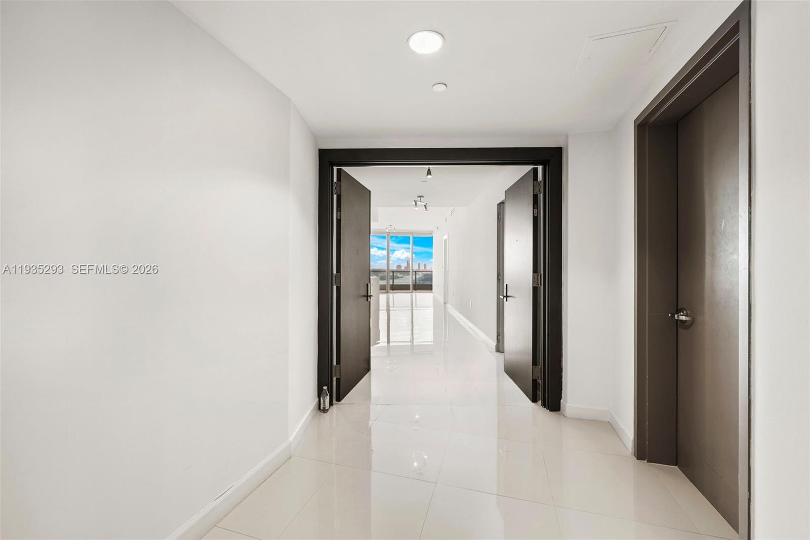 900 Biscayne Blvd #2106, Miami FL 33132