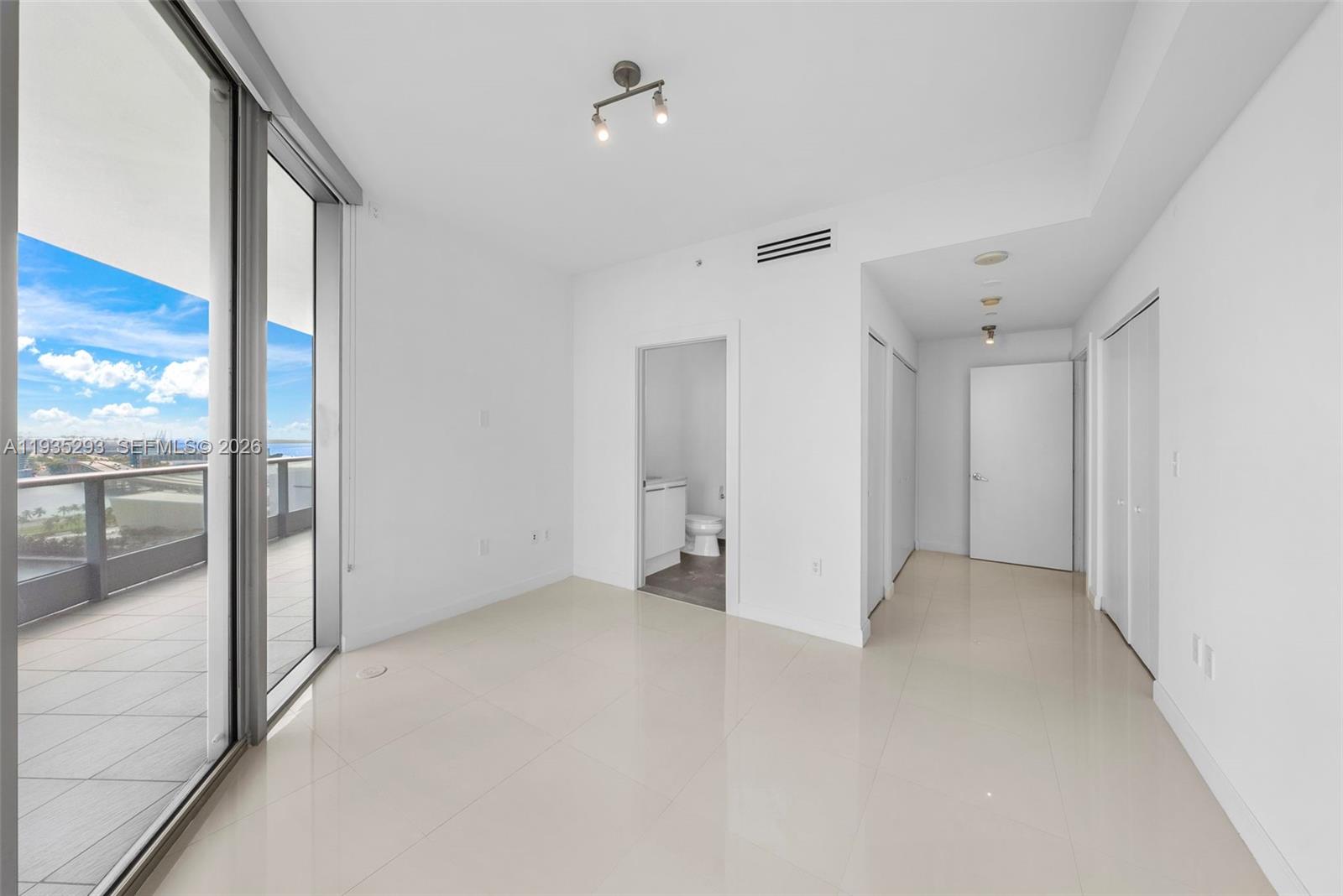 900 Biscayne Blvd #2106, Miami FL 33132