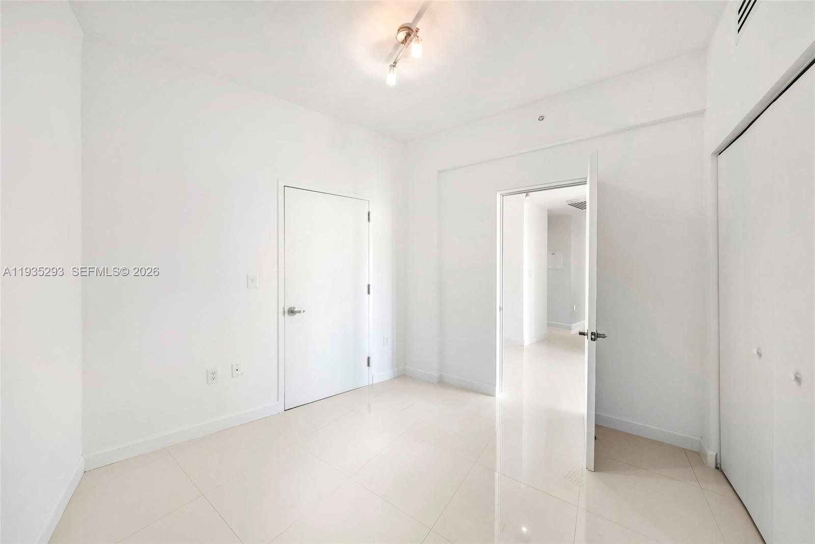 900 Biscayne Blvd #2106, Miami FL 33132