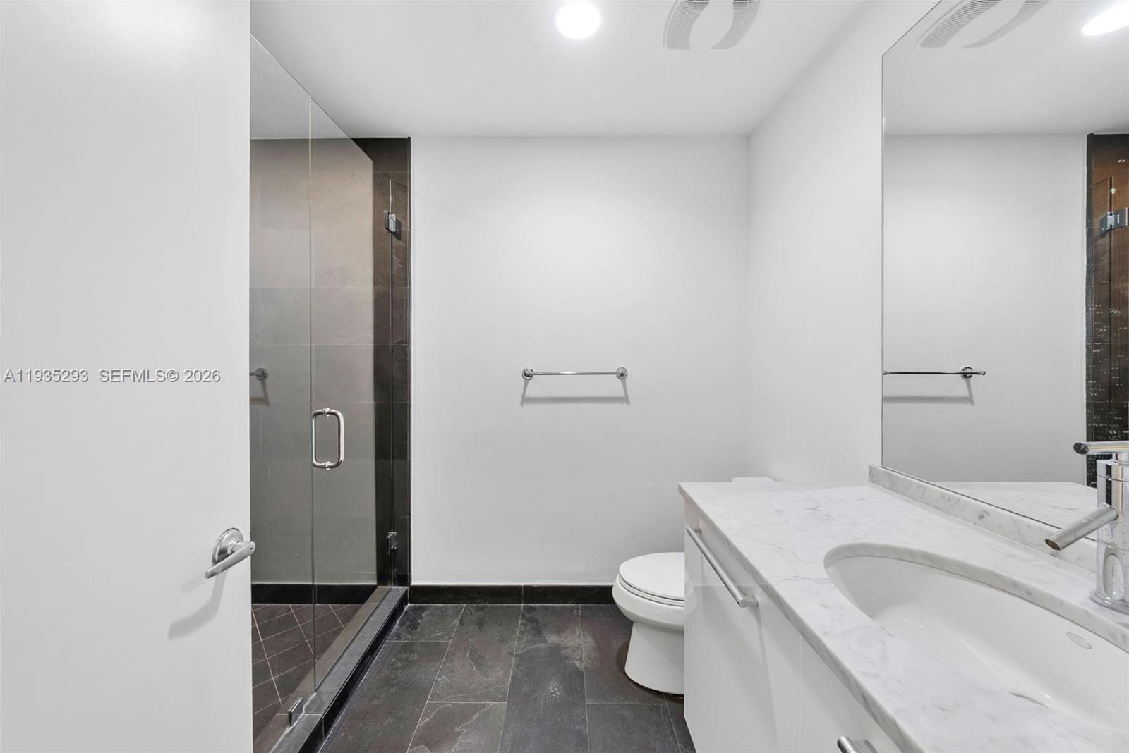 900 Biscayne Blvd #2106, Miami FL 33132