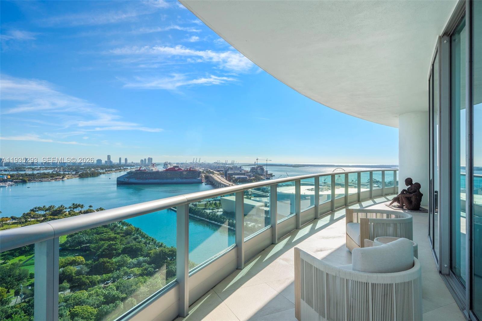 900 Biscayne Blvd #2106, Miami FL 33132