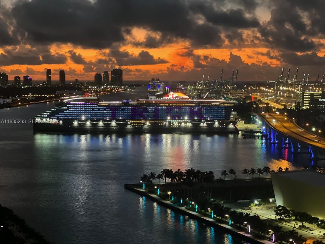 900 Biscayne Blvd #2106, Miami FL 33132