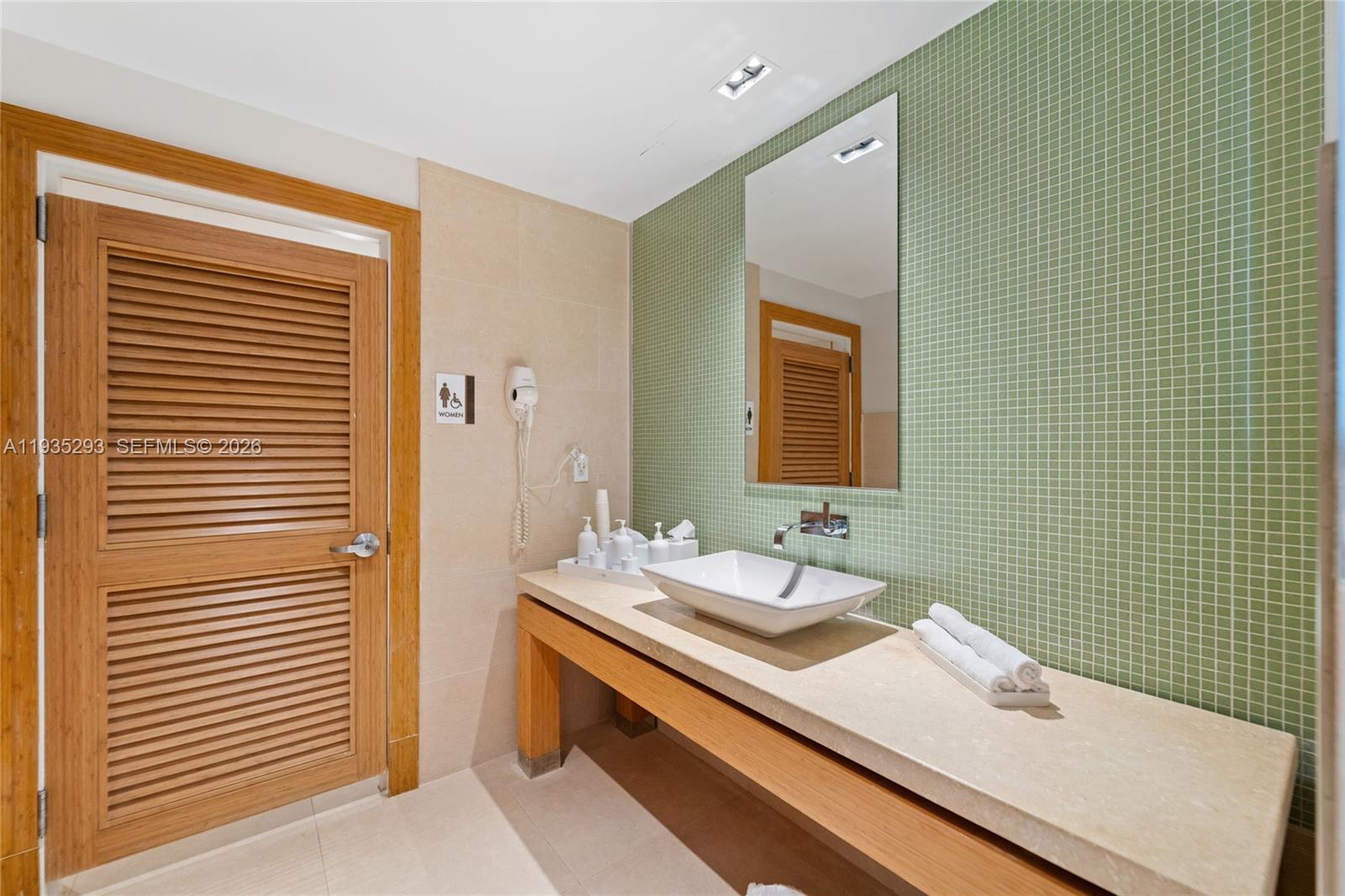 900 Biscayne Blvd #2106, Miami FL 33132