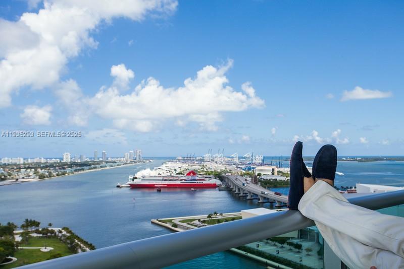 900 Biscayne Blvd #2106, Miami FL 33132
