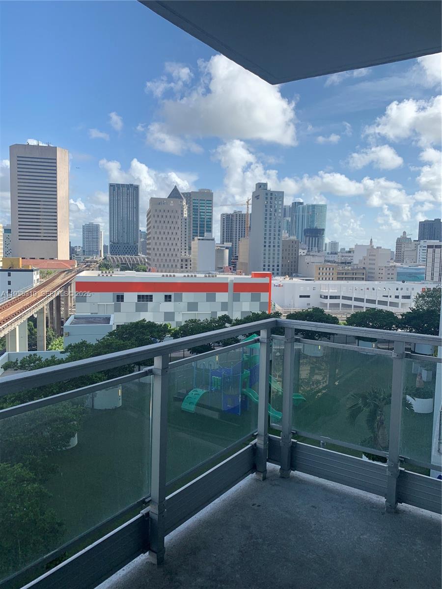 90 SW 3rd St #1211, Miami FL 33130