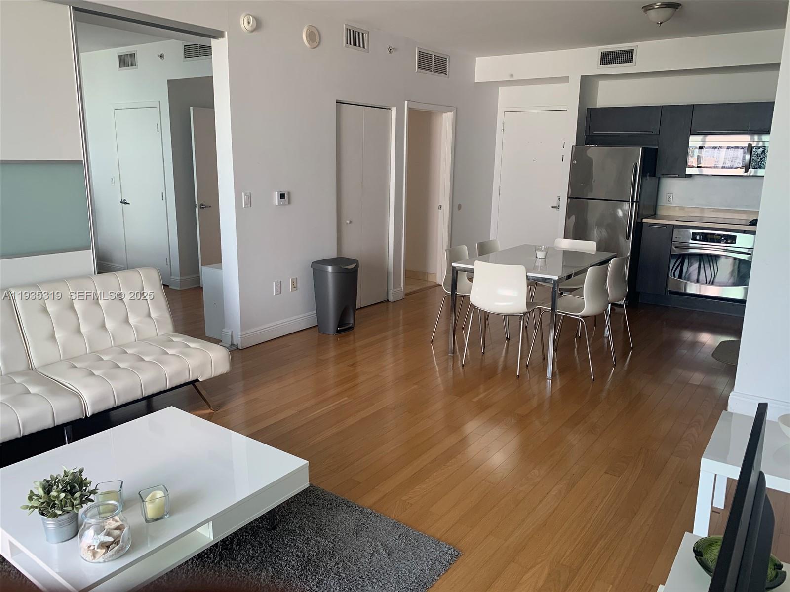 90 SW 3rd St #1211, Miami FL 33130