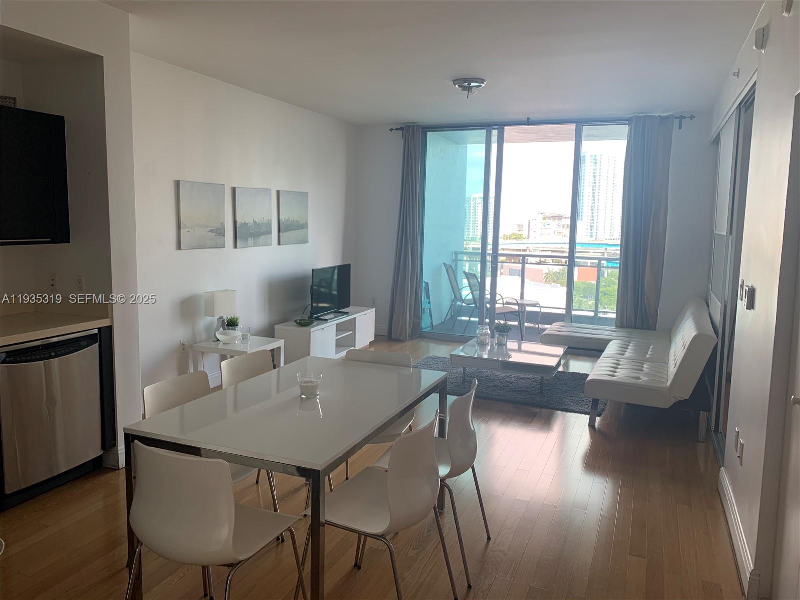 90 SW 3rd St #1211, Miami FL 33130
