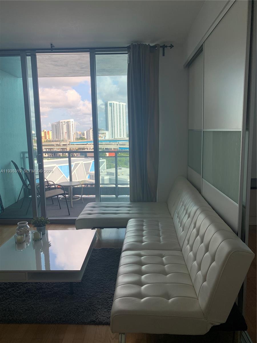 90 SW 3rd St #1211, Miami FL 33130