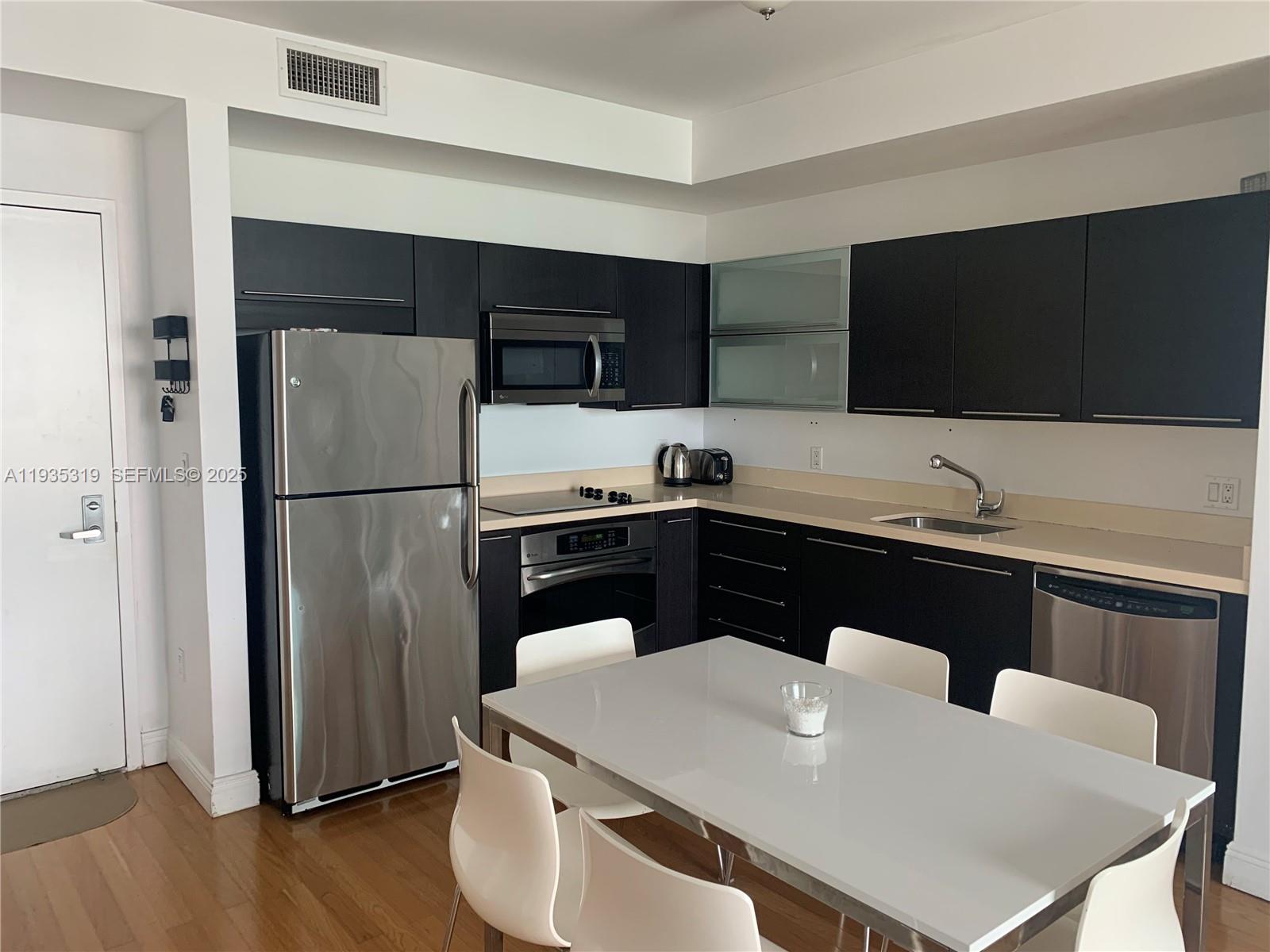 90 SW 3rd St #1211, Miami FL 33130