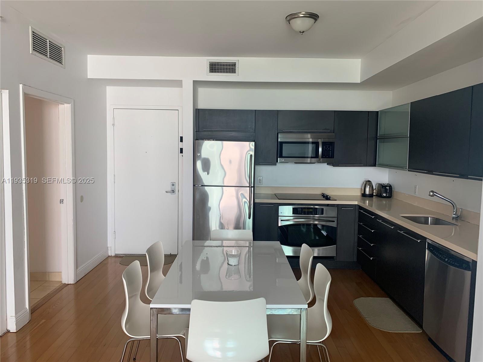 90 SW 3rd St #1211, Miami FL 33130