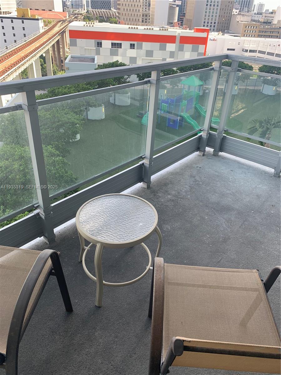90 SW 3rd St #1211, Miami FL 33130