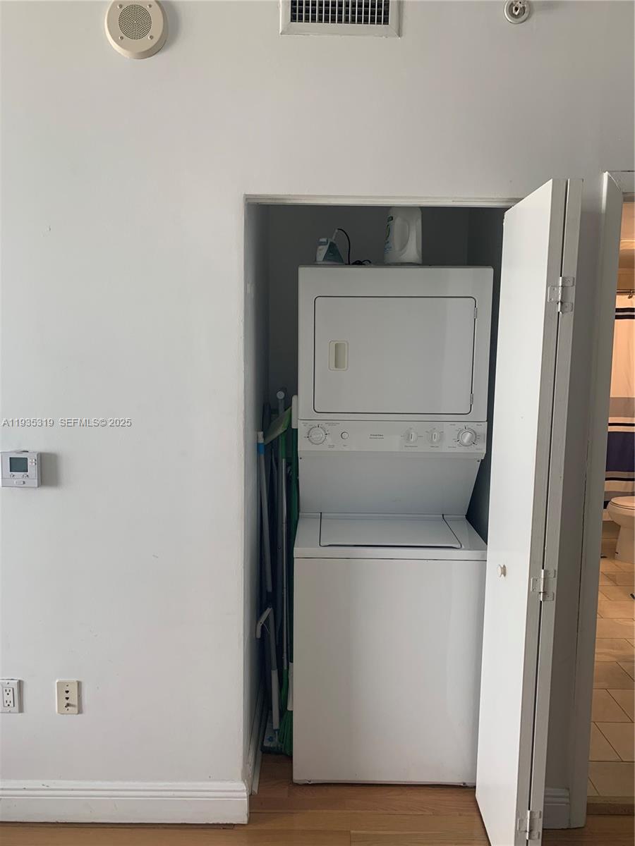 90 SW 3rd St #1211, Miami FL 33130