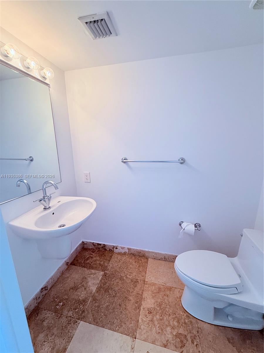 41 SE 5TH ST #2203, Miami FL 33131