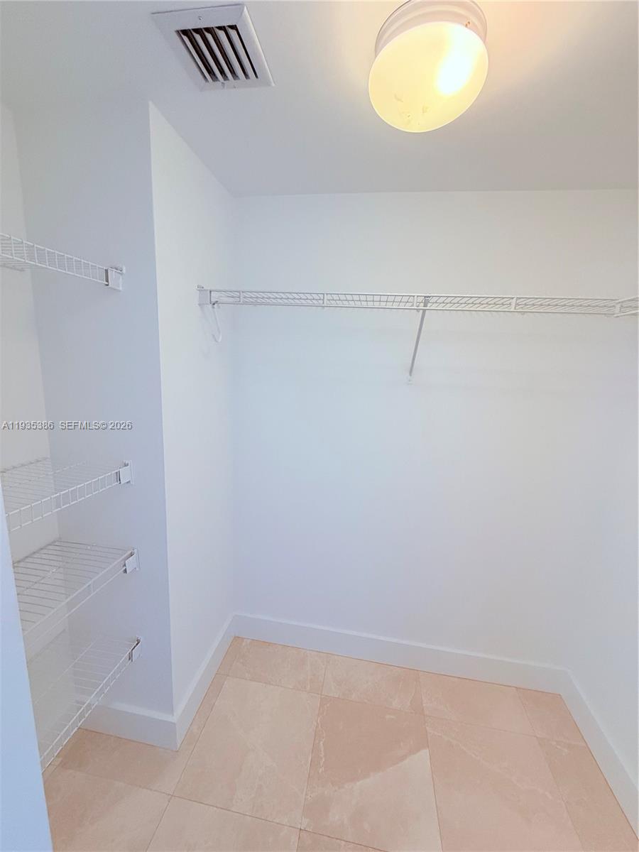 41 SE 5TH ST #2203, Miami FL 33131