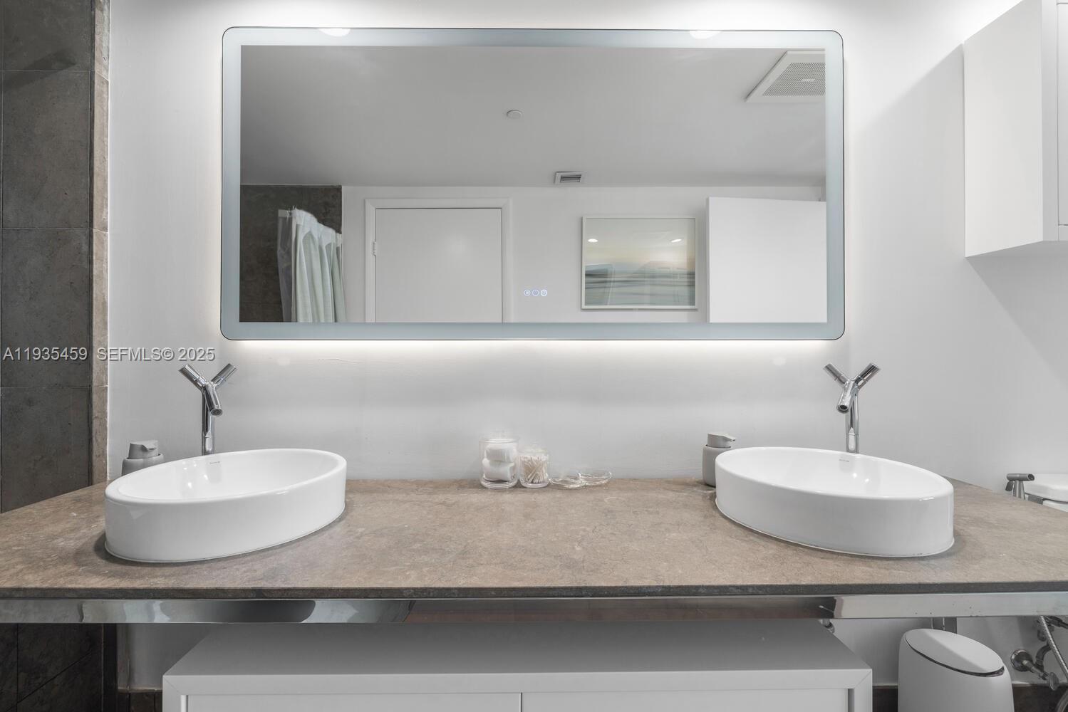 475 Brickell Ave #3314, Miami FL 33131