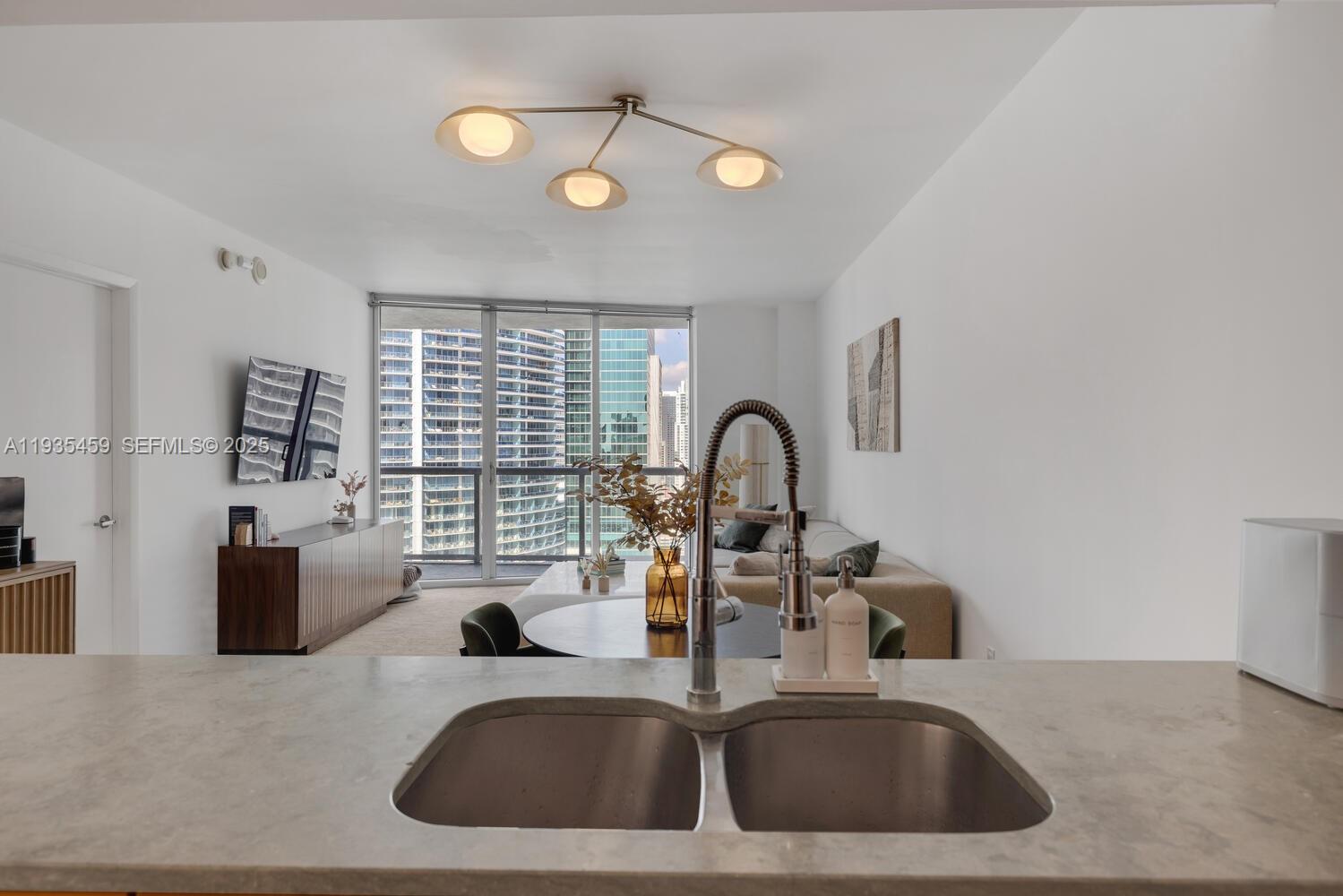 475 Brickell Ave #3314, Miami FL 33131