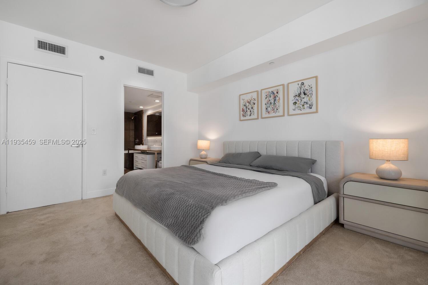 475 Brickell Ave #3314, Miami FL 33131