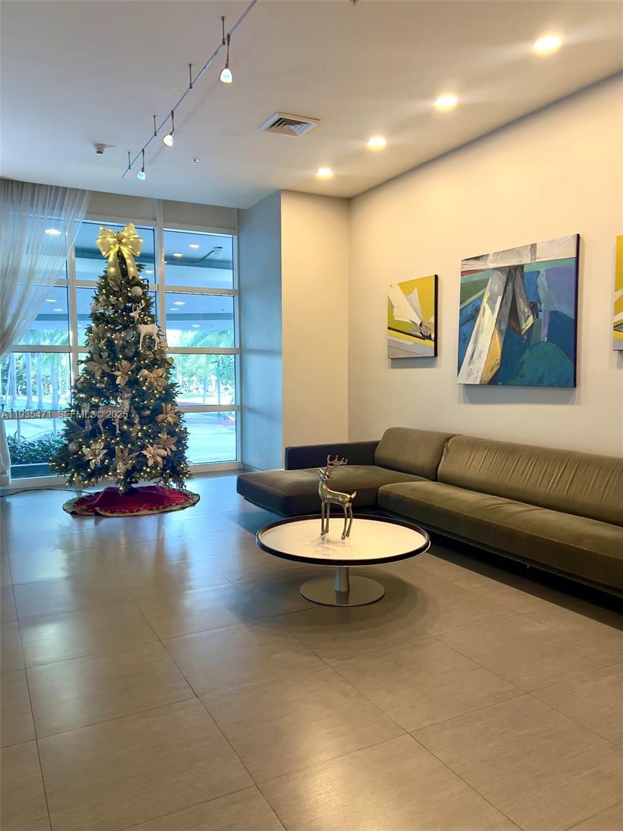 1900 N Bayshore Dr #2117, Miami FL 33132